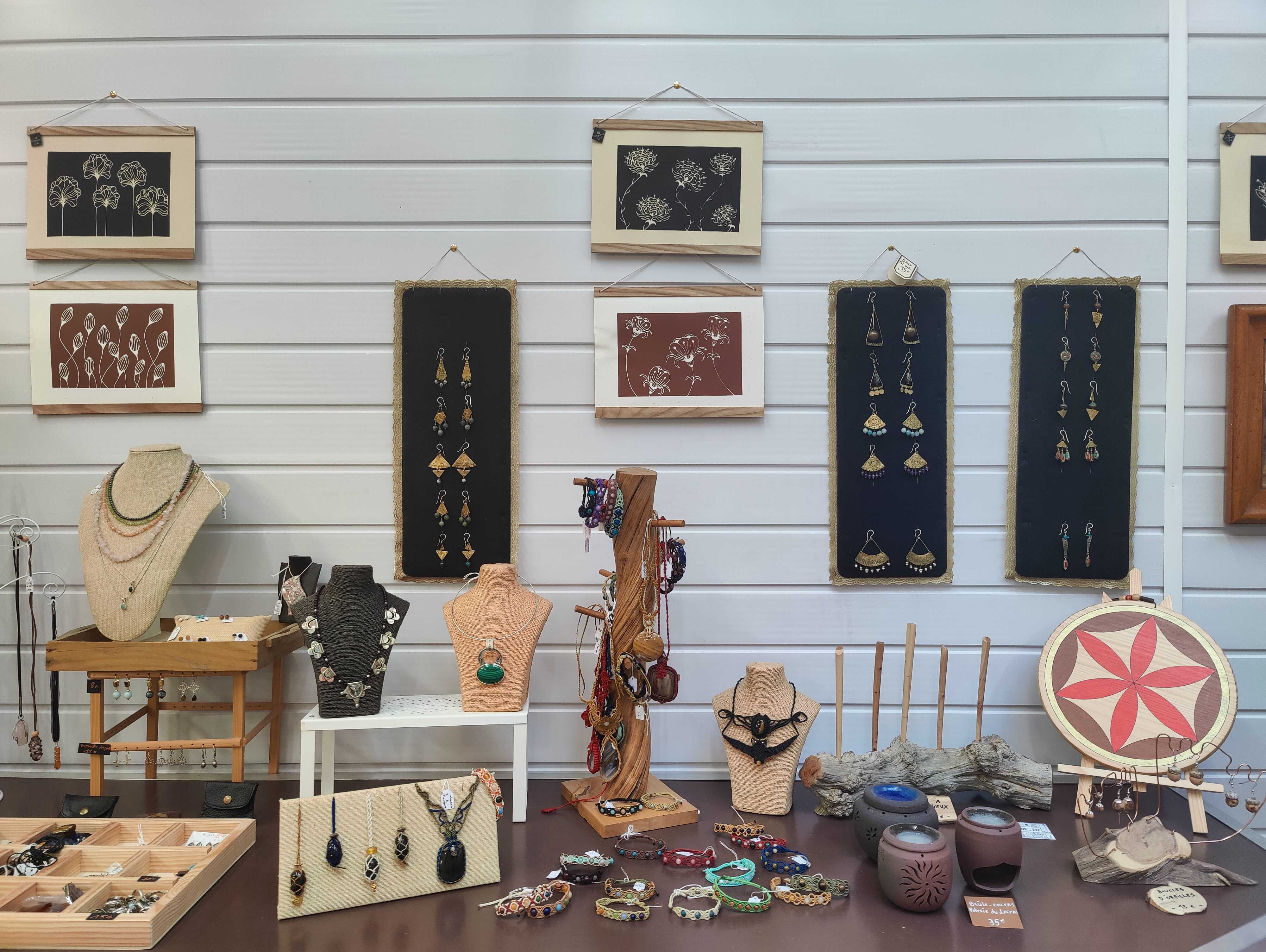 herboristerie-aveyron-masca-fada-artisanat-bijoux-local.jpg